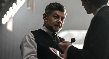 Andy Serkis em The Batman (Foto: Divulgação / Warner Bros.)