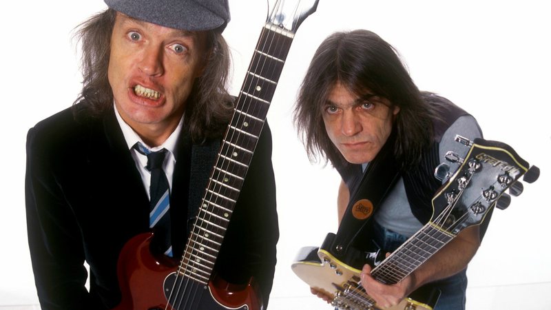 Os irmãos Angus e Malcolm Young (Foto: RTKleiman / MediaPunch)