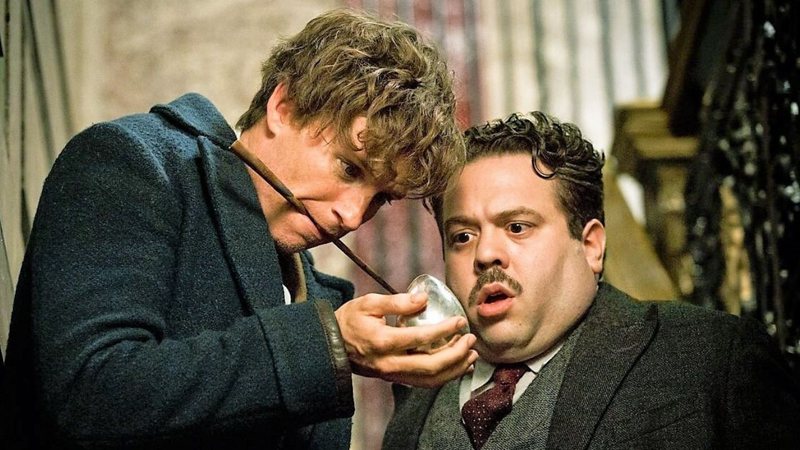 Newt Scamander (Eddie Redmayne) e Jacob Kowalski (Dan Fogler) em Animais Fantásticos (Foto: Reprodução)