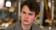 Ansel Elgort em A Culpa é Das Estrelas (foto: reprodução)