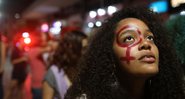 Ativistas marcham pelo direito pró-escolha em 28 de setembro de 2017, no Rio de Janeiro (Foto: Mario Tama / Getty Images)