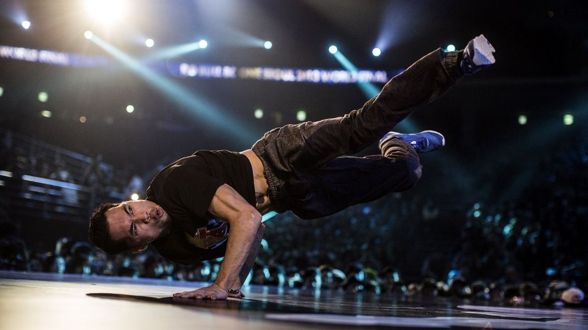 B-Boy Ronnie Abaldonado durante finais do Red Bull BC One, em 2013 (Foto: Romina Amato/Red Bull via Getty Images)