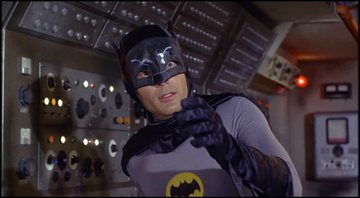 Adam West como Batman de 1966 (Foto: Reprodução)