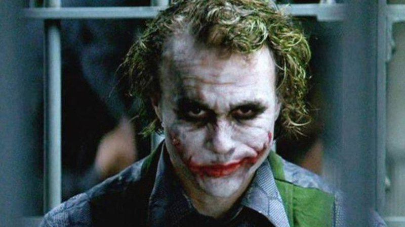 O Coringa de Heath Ledger é conhecido como um dos grandes acertos de Batman: O Cavaleiro das Trevas