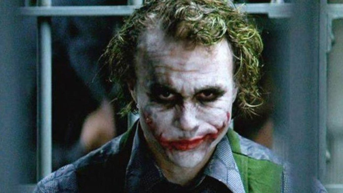 O Coringa de Heath Ledger é conhecido como um dos grandes acertos de Batman: O Cavaleiro das Trevas