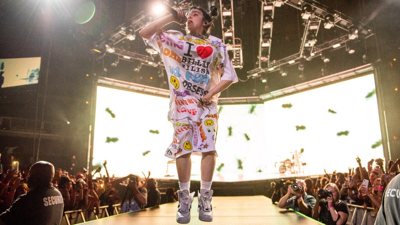 Billie Eilish, em show em Chicago, em 2019 (Rob Grabowski / Invision / AP)