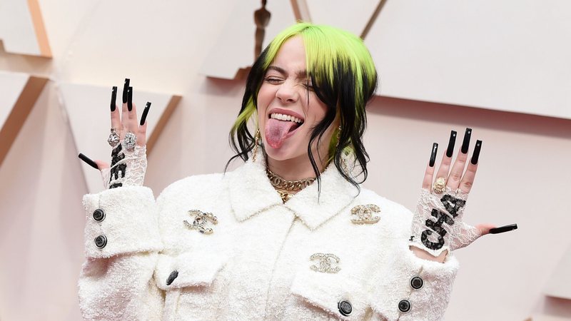 Billie Eilish na cerimônia do Oscar 2020, no Dolby Theatre em Los Angeles. (Foto: Jordan Strauss / Invision / AP)