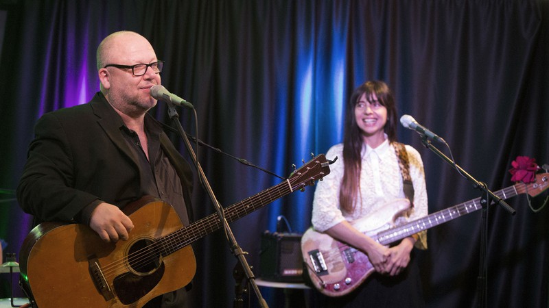 Black Francis e Kim Deal, do Pixies (Foto:Owen Sweeney/Invision/AP)