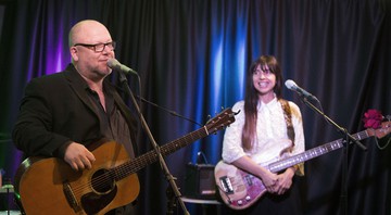 Black Francis e Kim Deal, do Pixies (Foto:Owen Sweeney/Invision/AP)