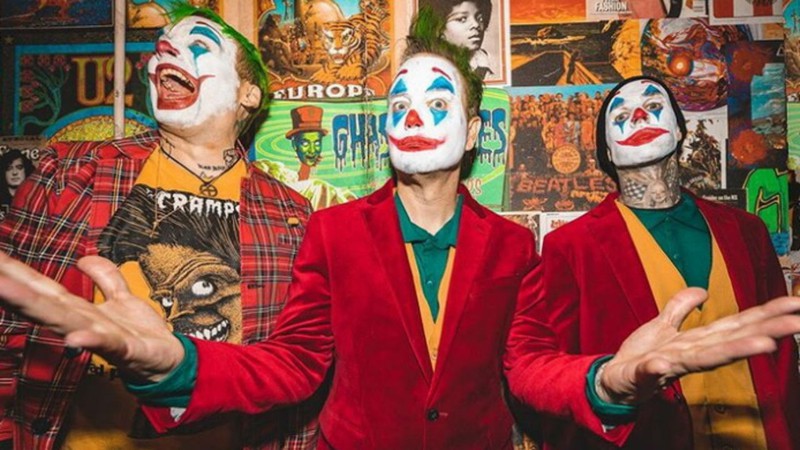 Integrantes do Blink-182 vestidos de Coringa (Foto: Daniel Rojas/reprodução/Instagram)