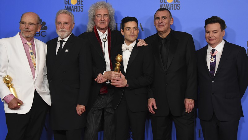 Elenco de Bohemian Rhapsody e integrantes do Queen no Globo de Ouro 2019 (Foto:Jordan Strauss/Invision/AP)