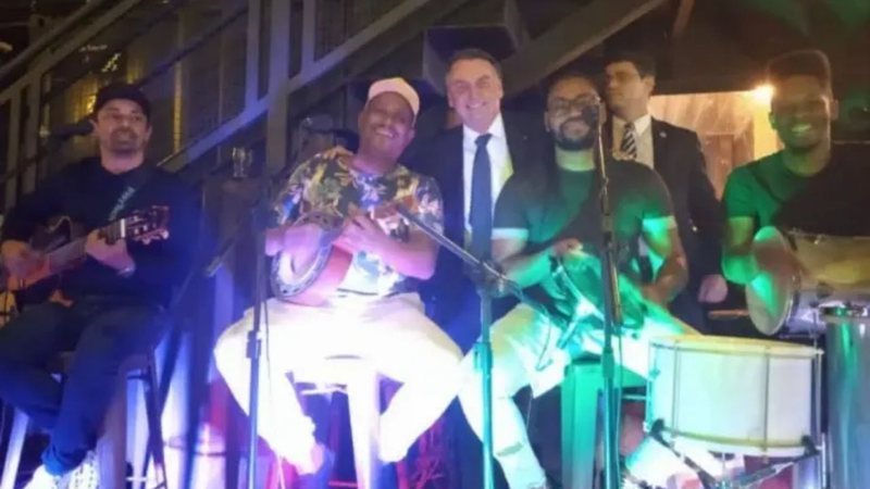 Jair Bolsonaro, sem máscara, em festa de aniversário na quarta, 16 (Foto: Reprodução/Instagram)