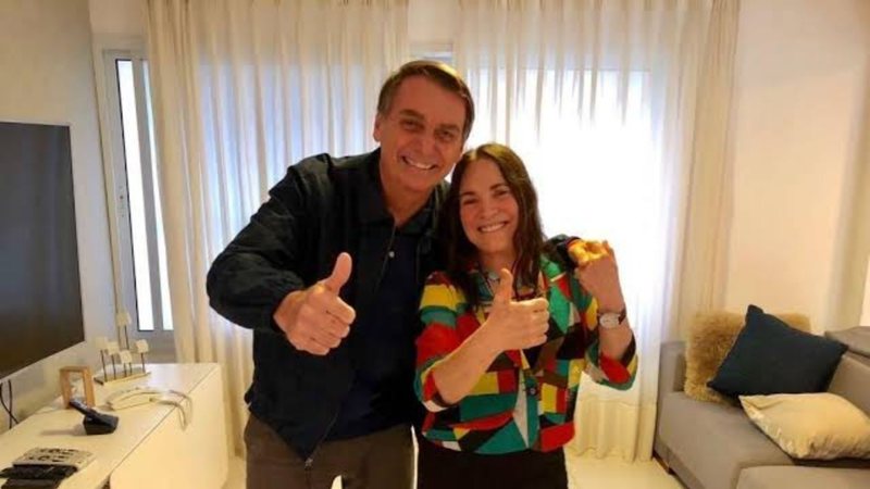 Presidente Jair Bolsonaro e Regina Duarte (Foto: Reprodução / Twitter)