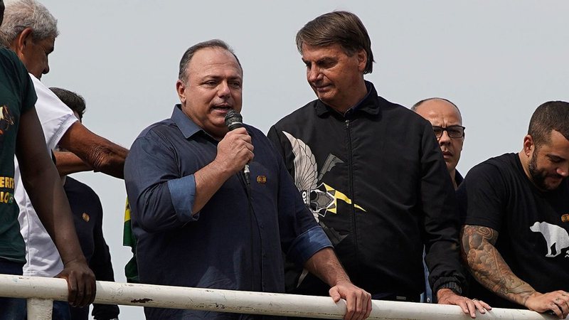 Jair Bolsonaro e Eduardo Pazuello em ato realizado em 23 de maio de 2021 (Foto: Wagner Meier/Getty Images)