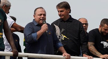 Jair Bolsonaro e Eduardo Pazuello em ato realizado em 23 de maio de 2021 (Foto: Wagner Meier/Getty Images)