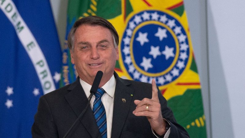 Bolsonaro sorri durante discurso no lançamento do programa Programa Genomas (Foto: (Photo by Andressa Anholete/Getty Images)