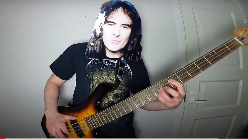 Youtuber com máscara de Steve Harris, do Iron Maiden (Foto: Reprodução/YouTube)