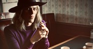 Johnny Flynn como David Bowie (Foto: Paul Van Carter / Salon Pictures)