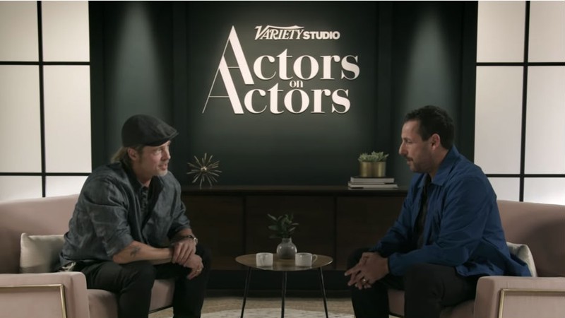 Brad Pitt e Adam Sandler no quadro Actors on Actors, da Variety (Foto:Reprodução/YouTube)