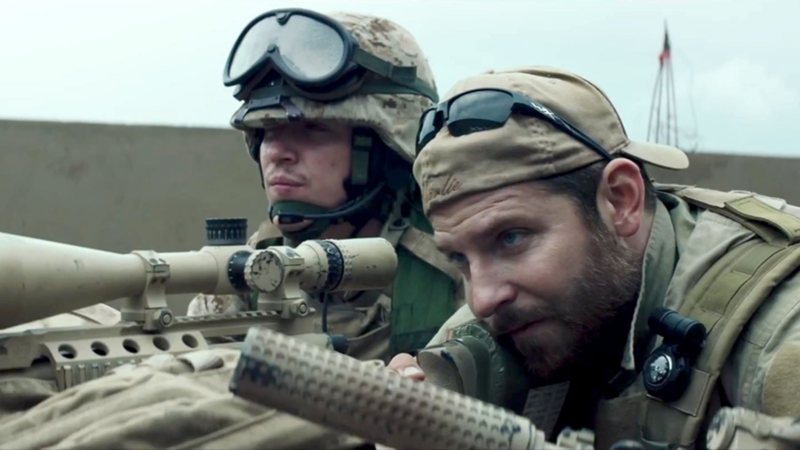 Ator Bradley Cooper em cena do filme American Sniper, de Clint Eastwood (Foto: Reprodução)