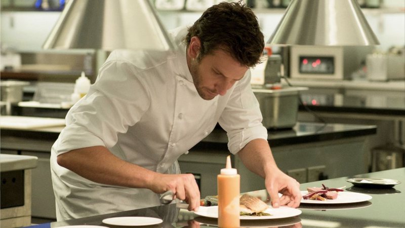 Bradley Cooper em Pegando Fogo (Foto: Reprodução /Twitter)