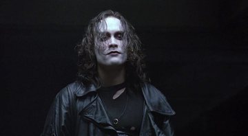 Brandon Lee em cena de O Corvo (Foto: Reprodução)