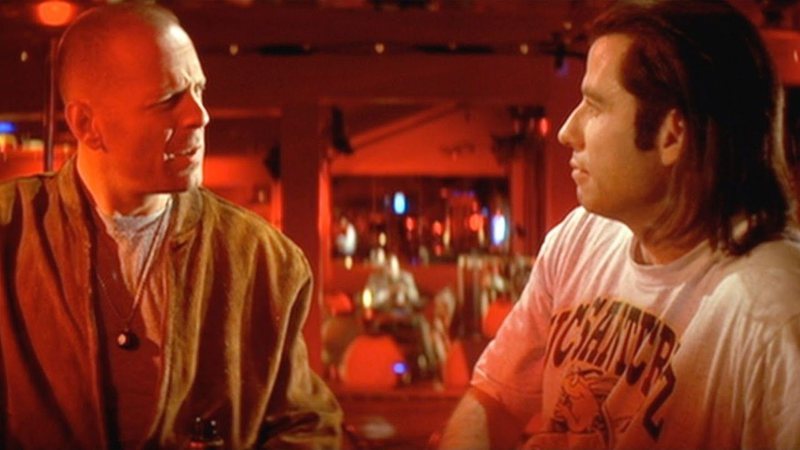 Bruce Willis e John Travolta em Pulp Fiction (Foto: reprodução)