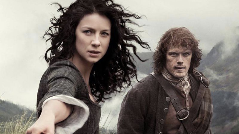 Caitriona Balfe e Sam Heughan em Outlander (Foto: Divulgação)