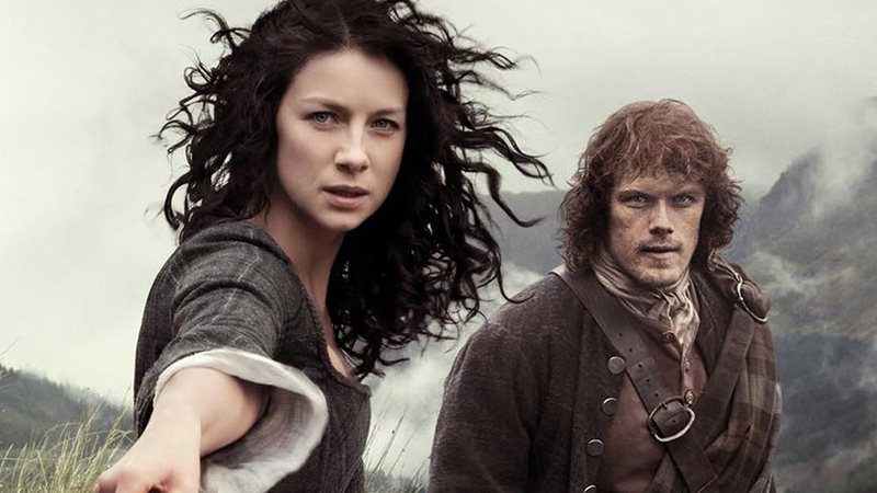 Caitriona Balfe e Sam Heughan em Outlander (Foto: Divulgação)