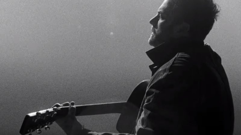 Caleb Followill no novo clipe de Kings of Leon (Foto: Reprodução/Youtube)