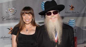 Charleen McCrory e Dusty Hill (Foto: Reprodução /Twitter)