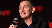 Christopher Eccleston na Comic Con de 2019 (Foto: Bryan Bedder/Getty Images for ReedPOP)