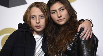 Christopher e Toni Cornell, filhos de Chris Cornell, no Grammy (Foto: Chris Pizzarello/AP)