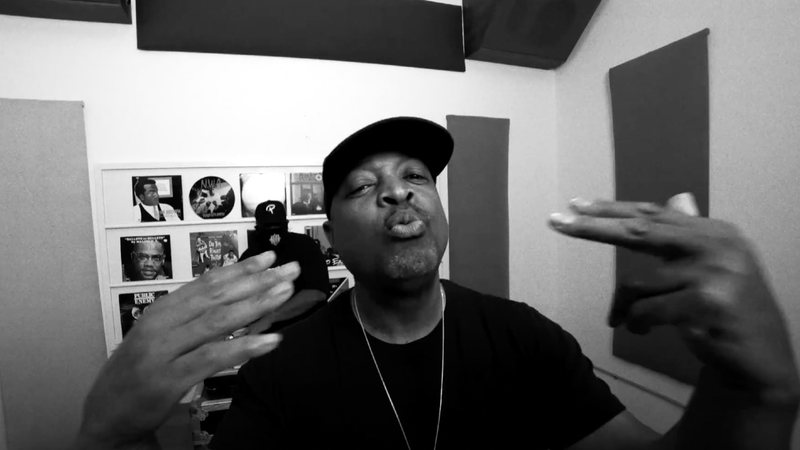 Chuck D no clipe de "State of the Union (STFU)" (Foto:Reprodução/YouTube)