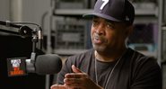 Chuck D em entrevista (Foto: Reprodução/YouTube)