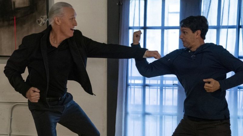 Terry Silver e Ralph Macchio na 5ª temporada de Cobra Kai (Foto: Reprodução/Netflix)