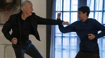 Terry Silver e Ralph Macchio na 5ª temporada de Cobra Kai (Foto: Reprodução/Netflix)