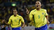 Rivaldo e Ronaldo Fenômeno na final da Copa do Mundo 2002 (Foto: Alex Livesey/Getty Images)