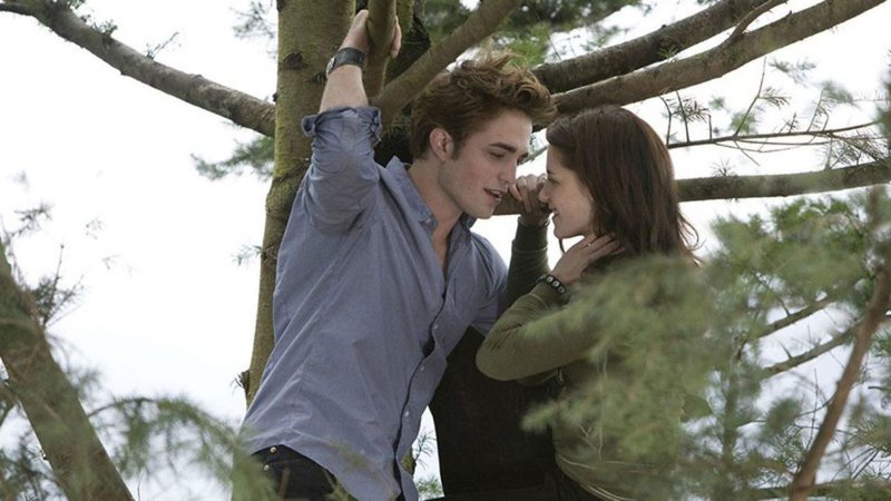 Robert Pattinson e Kristen Stewart na franquia de Crepúsculo (Foto: Reprodução)