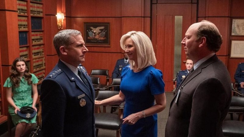 Da esq. para a dir.: Steve Carell, Lisa Kudrow e John Blandsmith em cena de 'Space Force' (Foto: Divulgação / Netflix)