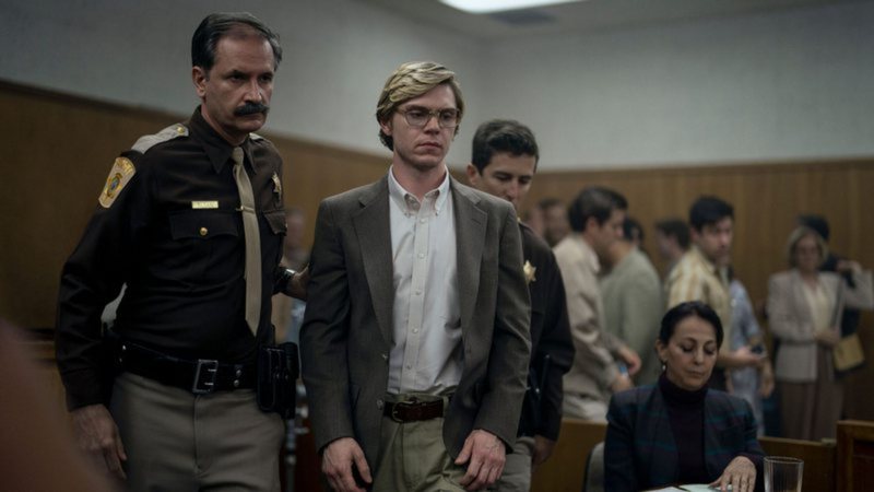 Evan Peters interpreta Jeffrey Dahmer (Foto: Reprodução / Netflix)