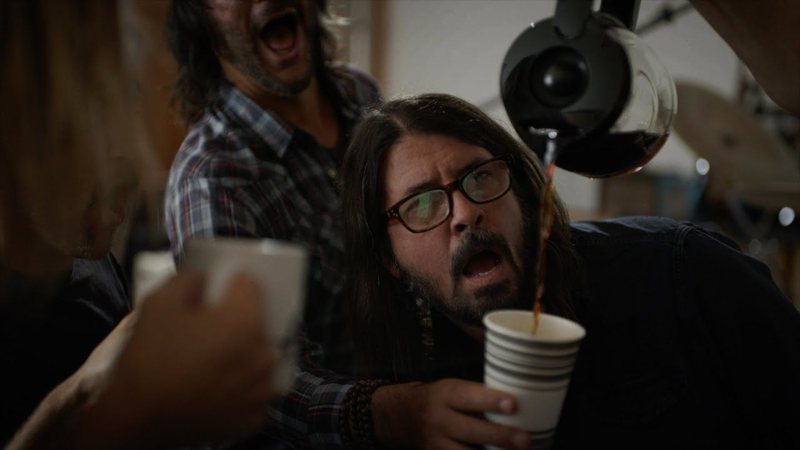 Imagem Dave Grohl teve overdose de café e virou meme - mas finalmente encontrou a cura