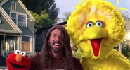 Elmo, Dave Grohl e Garibaldo, em vídeo da Vila Sésamo (Foto:Reprodução/ YouTube)