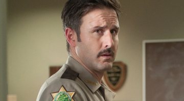 David Arquette como Dewey Riley em Pânico (Foto: Divulgação)