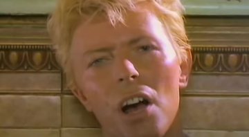 David Bowie no clipe de "Let's Dance" (Foto: Reprodução/Youtube)