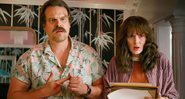 Hpper (David Harbour) e Joyce (Winona Ryder) em Stranger Things (Foto: Divulgação Netflix)