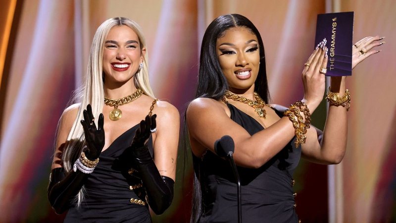 Dua Lipa e Megan Thee Stallion no Grammy 2022 (Foto: Emma McIntyre / Equipe)