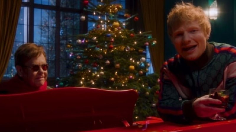 Ed Sheeran e Elton John em clipe de "Merry Christmas" (Foto: Reprodução)