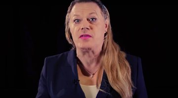 Eddie Izzard em vídeo para a campanha Make Humanity Great Again