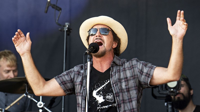 Eddie Vedder, em ação, na Califórnia, em 2018 (Foto: Amy Harris / Invision / AP)